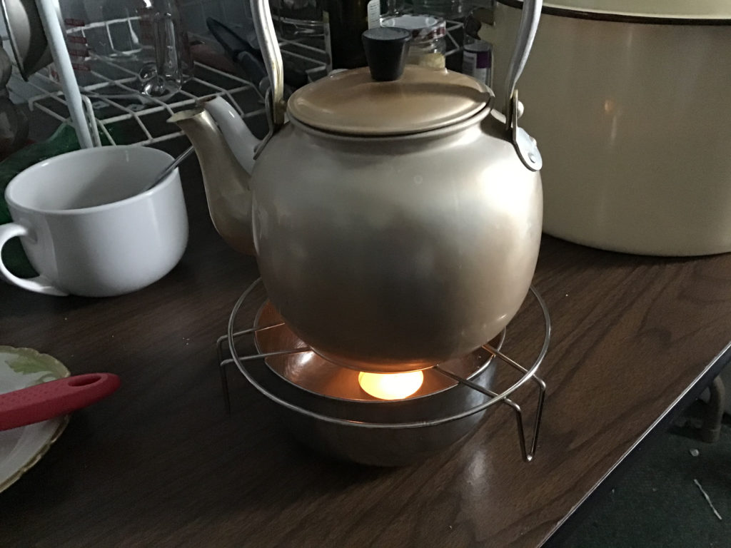 Tea candle holder under tea pot/kettle